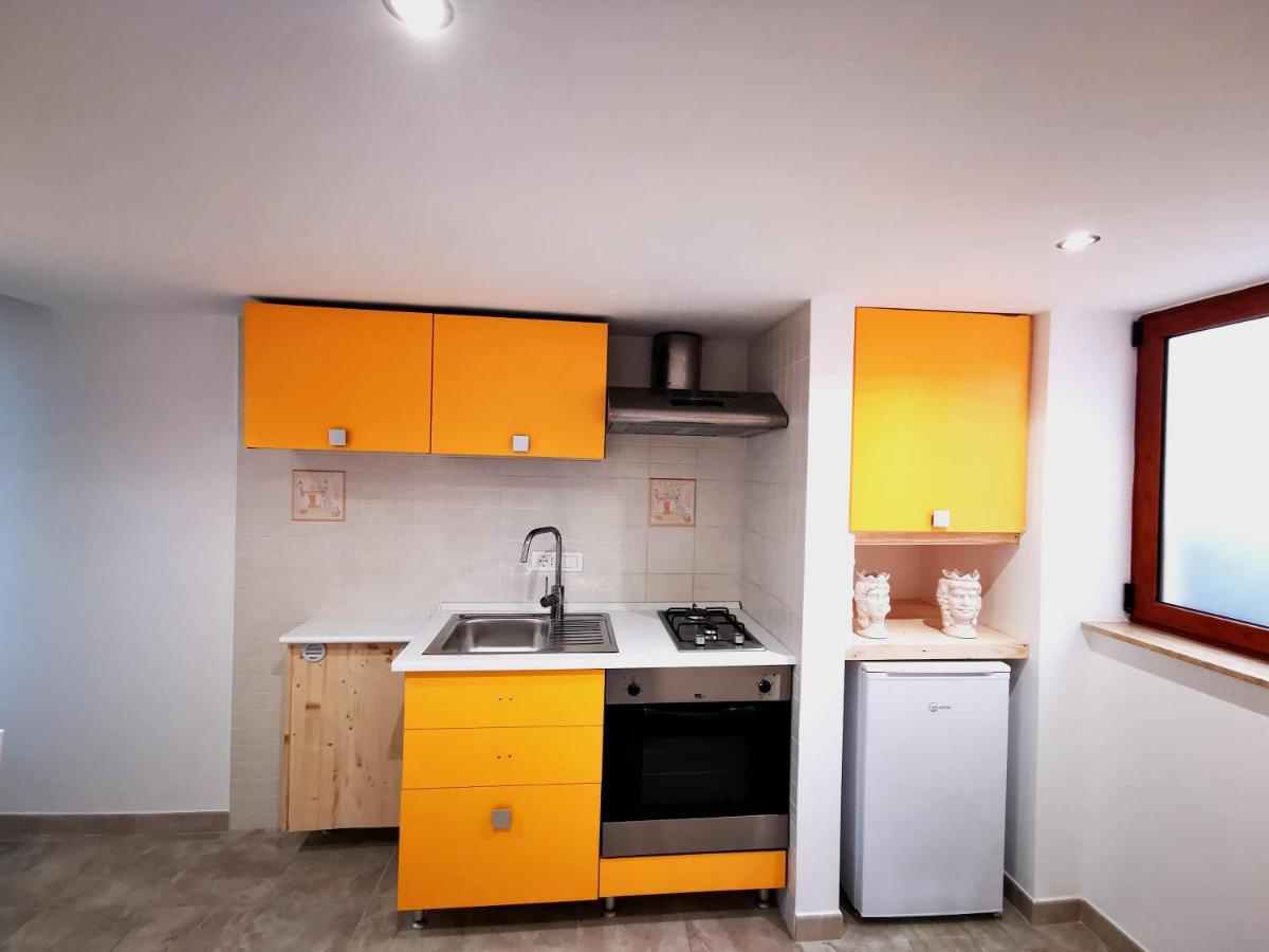 Guru House B&B Apartments Мілаццо Екстер'єр фото